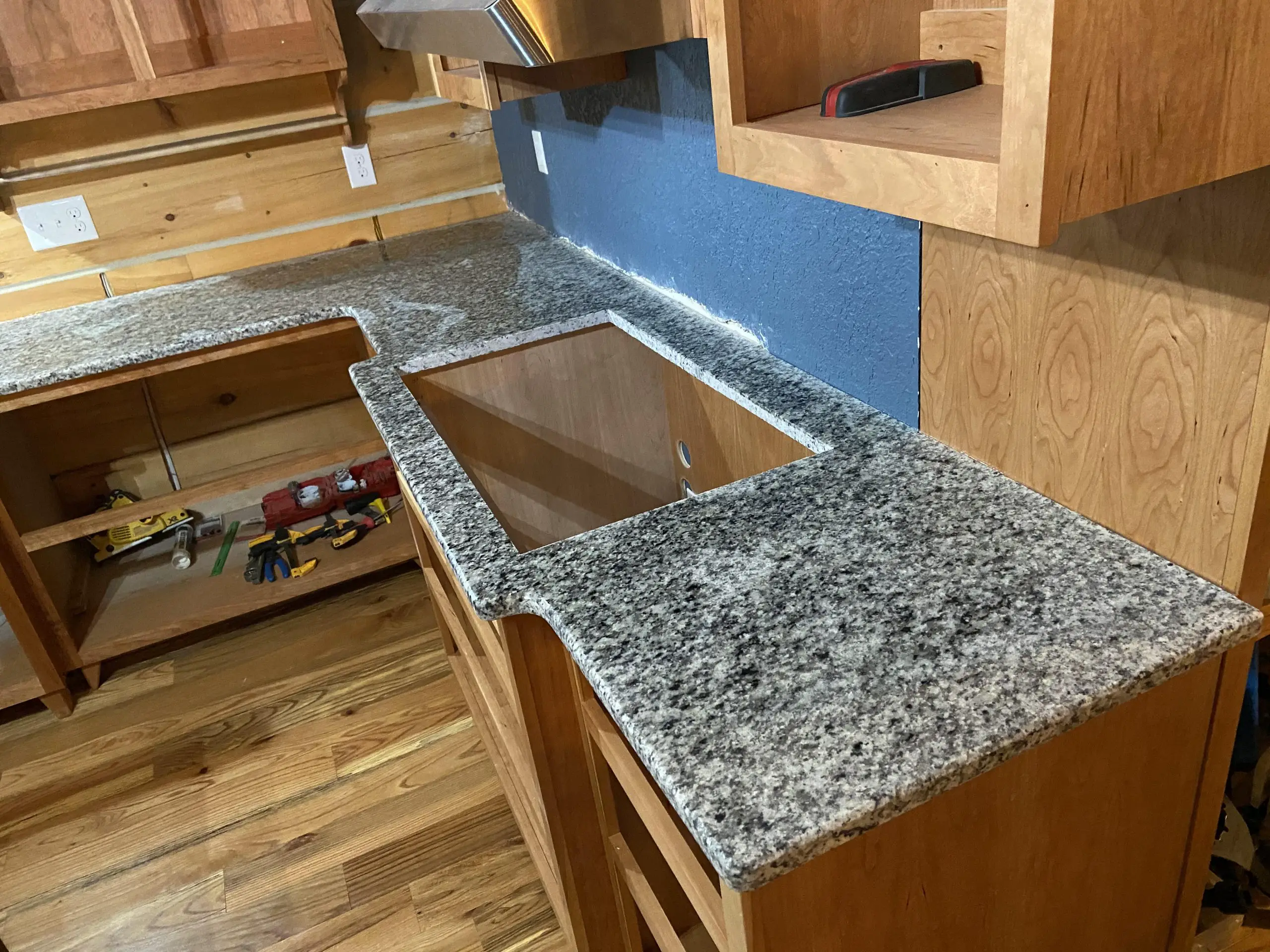 Valle Nevado Leathered Countertop
